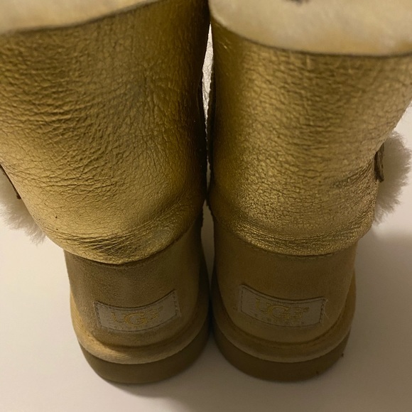 Ugg Kids Bailey button metallic gold boots - sz 2 - Picture 2 of 3